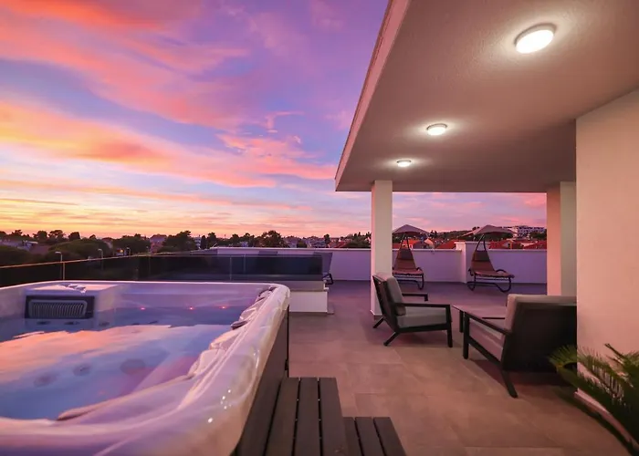 Leonardo Luxury 2 Penthouse With Jacuzzi Zadar