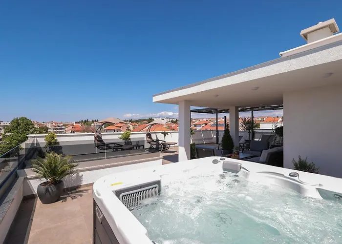 Leonardo Luxury 2 Penthouse With Jacuzzi *