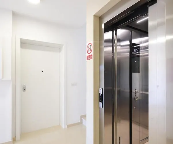 Апартаменты Leonardo Luxury 2 Penthouse With Jacuzzi