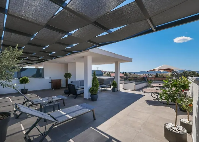 Апартаменты Leonardo Luxury 2 Penthouse With Jacuzzi *