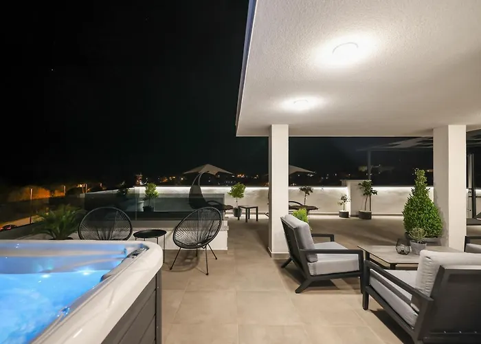 Апартаменты Leonardo Luxury 2 Penthouse With Jacuzzi *